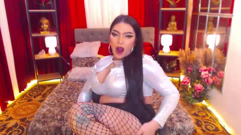 Snapshot of alurajhenson chatting on January 23, 1:41 am Alura Jhenson online show from January 23, 1:41 am