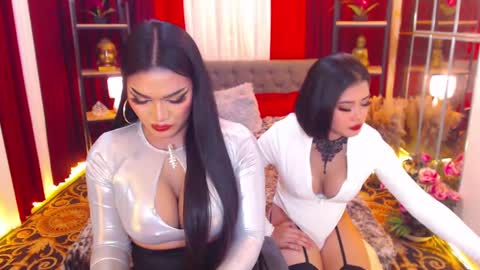 Snapshot of alurajhenson chatting on January 27, 2:42 am Alura Jhenson online show from January 27, 2:42 am