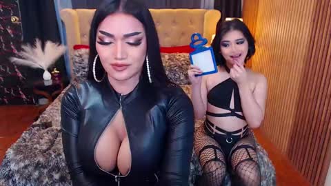 Snapshot of alurajhenson chatting on February 16, 6:54 am Alura Jhenson online show from February 16, 6:54 am