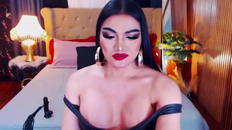 Snapshot of alurajhenson chatting on May 1, 10:58 pm Alura Jhenson online show from May 1, 10:58 pm