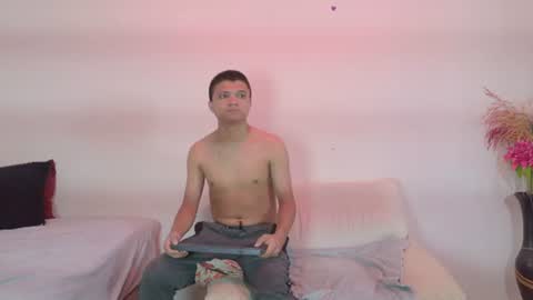 aly_n_sebas online show from August 1, 2:33 am