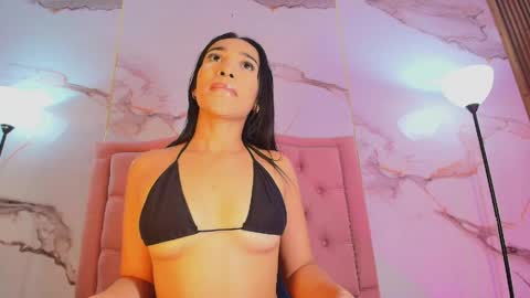 Snapshot of alyathompson chatting on March 31, 4:57 am Alya online show from March 31, 4:57 am