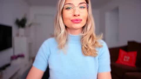 alymiss online show from April 29, 7:01 am