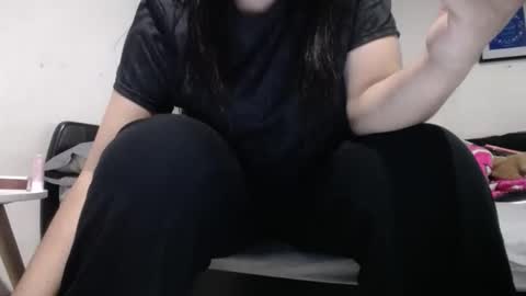 Snapshot of alynfoxx chatting on November 19, 2:22 am Alyn Maria online show from November 19, 2:22 am