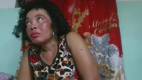 Snapshot of alypierette chatting on November 28, 7:49 pm alypierette online show from November 28, 7:49 pm