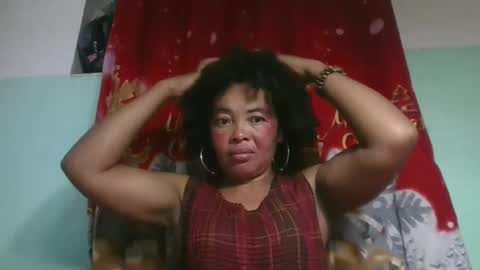 Snapshot of alypierette chatting on December 2, 3:12 am alypierette online show from December 2, 3:12 am