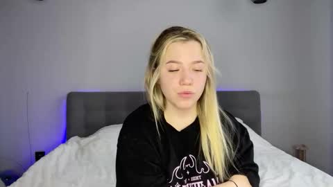 Snapshot of alyrasun chatting on March 1, 5:53 am Al online show from March 1, 5:53 am