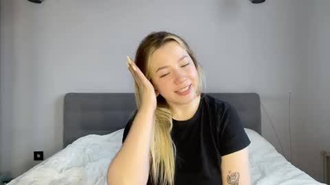 Snapshot of alyrasun chatting on March 26, 6:19 am Al online show from March 26, 6:19 am