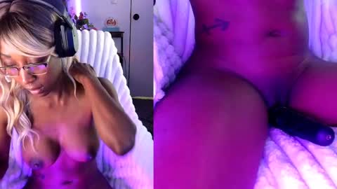 Snapshot of alys_at_college chatting on October 14, 10:54 pm Sweet Alys online show from October 14, 10:54 pm