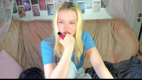 Snapshot of alysameow chatting on March 29, 10:21 pm Alysa 7GMT online show from March 29, 10:21 pm