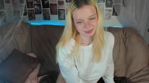 Snapshot of alysameow chatting on April 12, 10:59 pm Alysa 7GMT online show from April 12, 10:59 pm