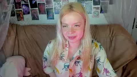 Snapshot of alysameow chatting on June 27, 3:28 pm Alysa 7GMT online show from June 27, 3:28 pm