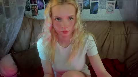 Snapshot of alysameow chatting on July 15, 5:18 pm Alysa 7GMT online show from July 15, 5:18 pm