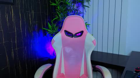 Alyse online show from October 6, 7:00 pm