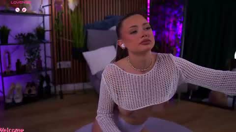 Alyse online show from June 13, 8:40 pm