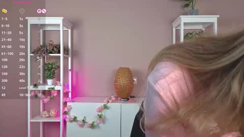 Snapshot of alyshaperkowski chatting on September 22, 6:32 pm Vanessa online show from September 22, 6:32 pm