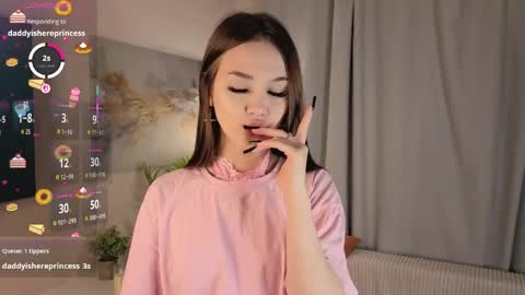 Snapshot of alyshaplescia chatting on June 2, 4:09 pm Mona online show from June 2, 4:09 pm