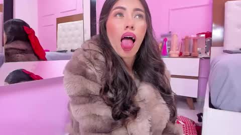 alysonjackson online show from December 4, 7:44 pm