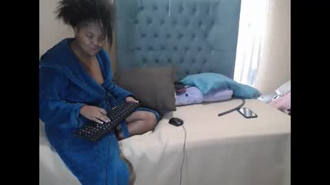 Snapshot of alyssabrownx chatting on May 1, 6:07 am alyssabrownx online show from May 1, 6:07 am