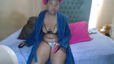 Snapshot of alyssabrownx chatting on May 9, 10:20 am alyssabrownx online show from May 9, 10:20 am