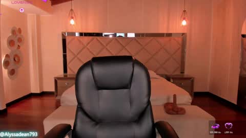 Aly  online show from June 3, 2:33 pm