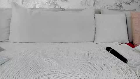 alysamillan online show from February 9, 1:25 pm