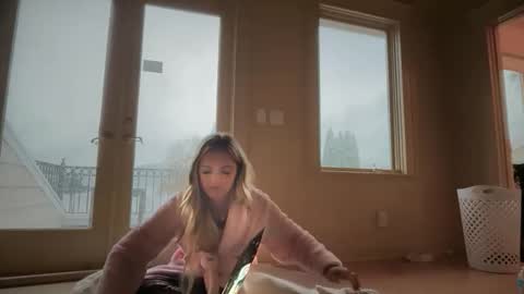 Snapshot of alyssastonee chatting on December 15, 6:12 pm alyssastonee online show from December 15, 6:12 pm