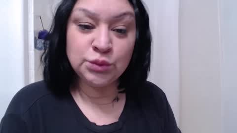 Alyssiaamorexo online show from December 15, 4:04 pm