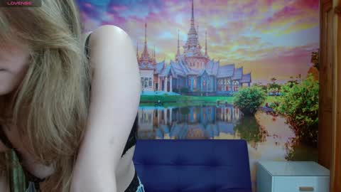 Alyy online show from December 3, 2:16 pm