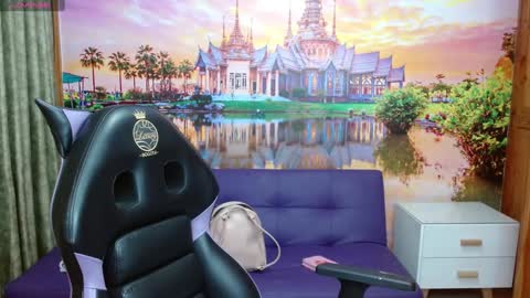 Alyy online show from January 3, 2:08 pm