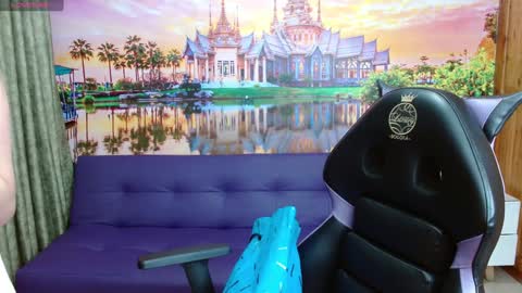 Alyy online show from February 4, 2:10 pm