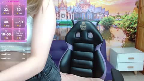 Alyy online show from February 5, 8:25 pm