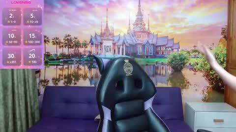 Alyy online show from February 12, 2:10 pm