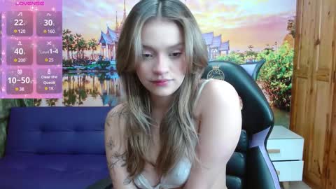 Alyy online show from March 6, 2:29 pm