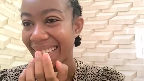 Snapshot of amah17 chatting on October 2, 10:33 am Amah online show from October 2, 10:33 am