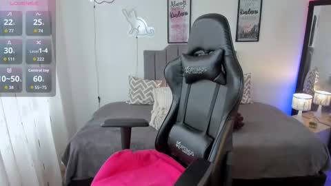 Snapshot of amaia_monet chatting on October 6, 7:22 pm Hi Im AmaiaHelp me reach 100 likes online show from October 6, 7:22 pm