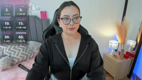 Snapshot of amaia_monet chatting on April 5, 12:57 pm Hi Im AmaiaHelp me reach 100 likes online show from April 5, 12:57 pm