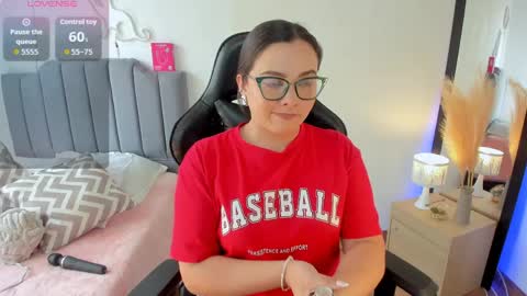 Snapshot of amaia_monet chatting on April 7, 7:03 pm Hi Im AmaiaHelp me reach 100 likes online show from April 7, 7:03 pm