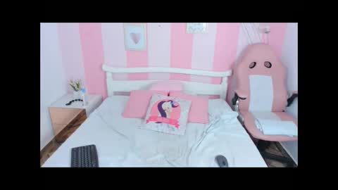 Snapshot of amaia_monroe chatting on December 4, 5:10 pm amaia_monroe online show from December 4, 5:10 pm