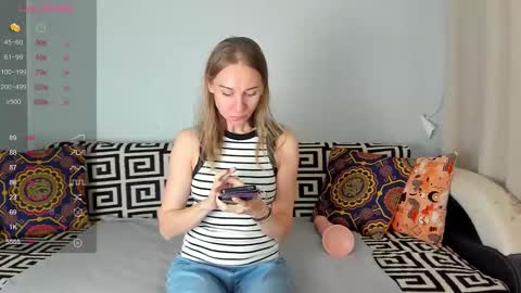 Snapshot of amalia_mio chatting on November 6, 7:53 am Amalia online show from November 6, 7:53 am