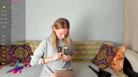 Snapshot of amalia_mio chatting on December 4, 8:12 am Amalia online show from December 4, 8:12 am