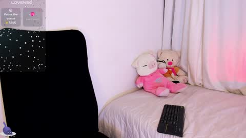 Amalia    real MIA  online show from December 14, 8:45 am