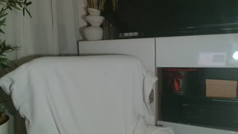 Snapshot of amanda0803 chatting on July 22, 8:50 am Angel or Demon online show from July 22, 8:50 am
