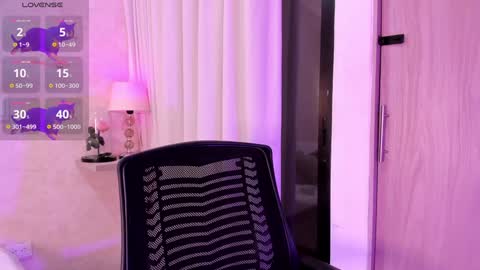Snapshot of amanda_26 chatting on December 17, 2:23 am Luisa online show from December 17, 2:23 am