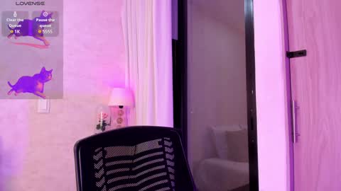 Snapshot of amanda_26 chatting on December 19, 2:12 am Luisa online show from December 19, 2:12 am