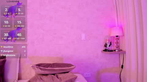 Snapshot of amanda_26 chatting on December 23, 5:39 am Luisa online show from December 23, 5:39 am