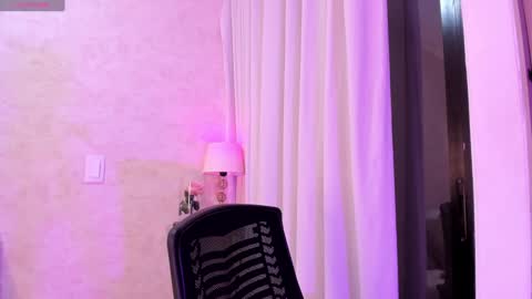 Snapshot of amanda_26 chatting on January 8, 1:42 am Luisa online show from January 8, 1:42 am