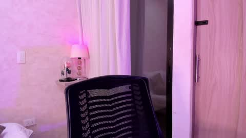 Snapshot of amanda_26 chatting on January 10, 12:27 am Luisa online show from January 10, 12:27 am