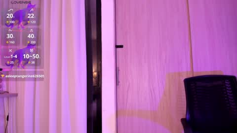 Snapshot of amanda_26 chatting on February 6, 5:03 am Luisa online show from February 6, 5:03 am