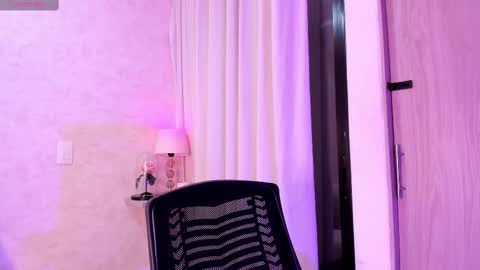 Snapshot of amanda_26 chatting on February 12, 12:05 am Luisa online show from February 12, 12:05 am
